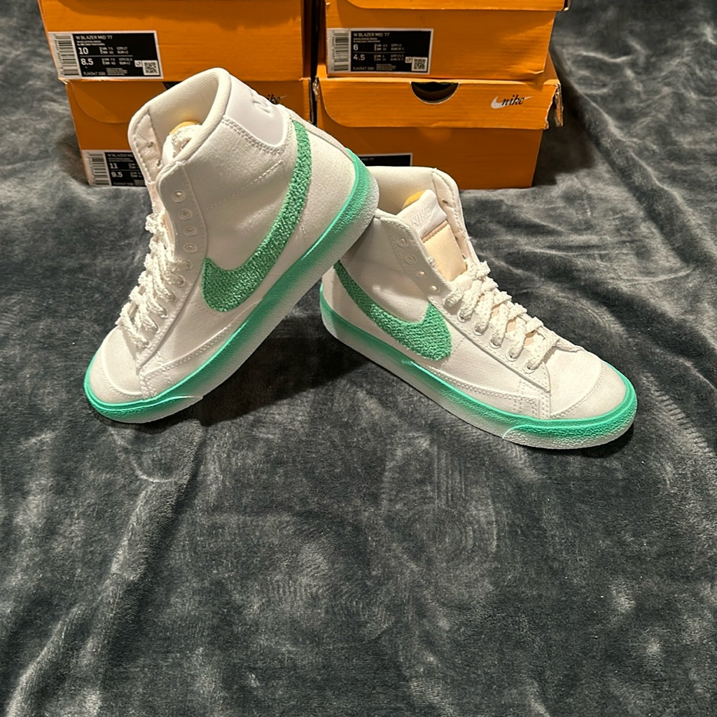 Brand New Womens Nike Blazer Mid 77 WhiteGreen Multiple Sizes F39